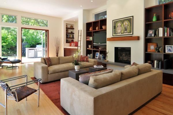 Porodična kuća sa udobnim proširenjem u baštenskoj dnevnoj sobi