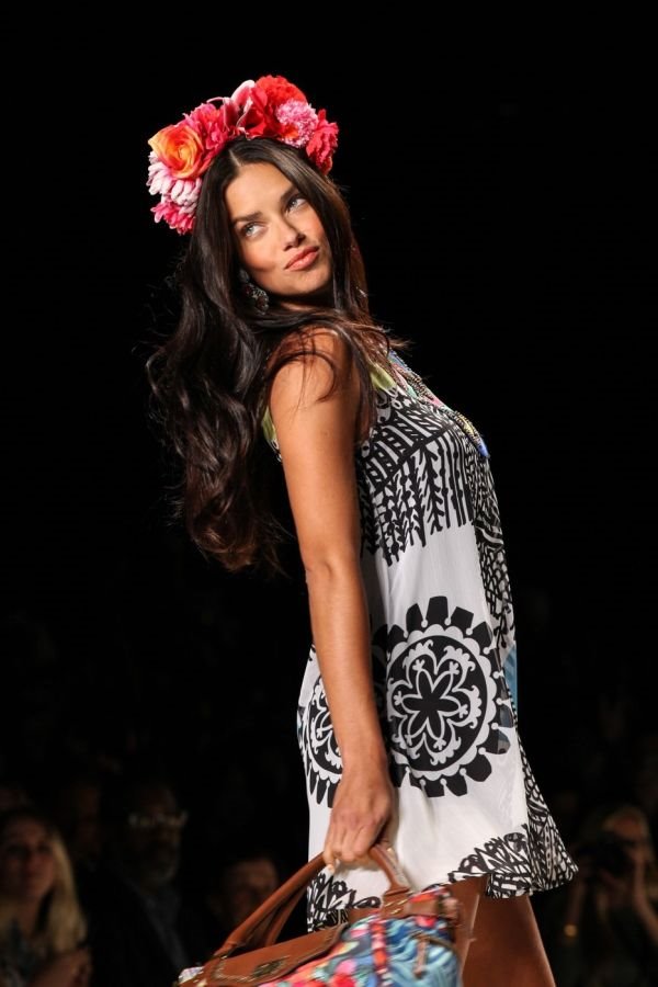 Čarobna moda za proleće 2015. godine: pogledajte kako je Adrijana Lima pokorila Njujork prvog dana Nedelje mode