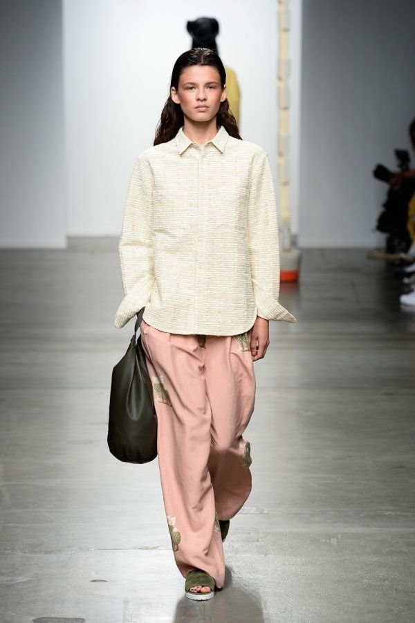 Najveći hit mode već imate u ormanu: kako izgleda bela košulja za 2015. godinu