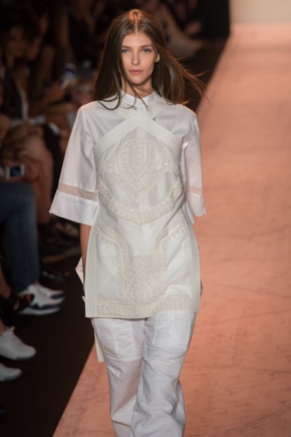 Najveći hit mode već imate u ormanu: kako izgleda bela košulja za 2015. godinu