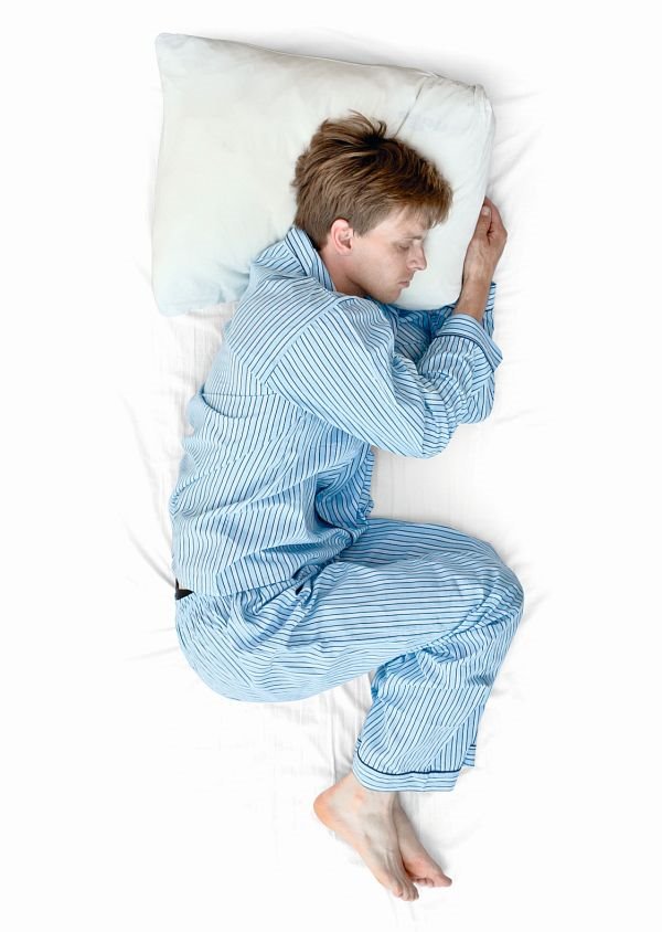POZA U SNU OTKRIVA KO SMO: da li spavate na leđima, boku ili u fetus položaju