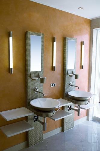 Nađite mesta za dva umivaonika