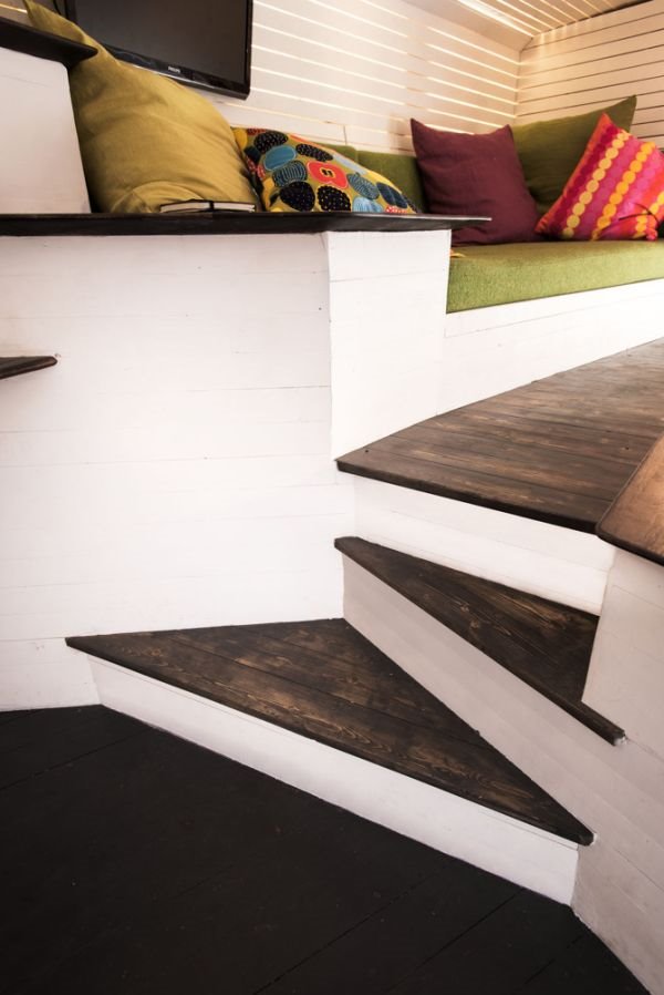 Mini stan sa neobičnom visinom: 17 kvadrata sa tavanicom na 3,6 metara