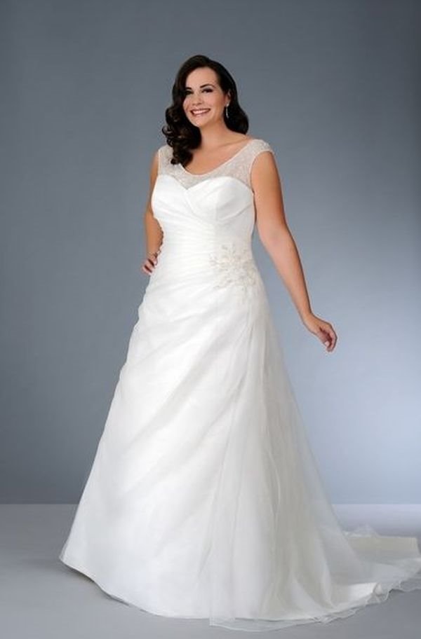 10 najlepših venčanica za dame sa oblinama