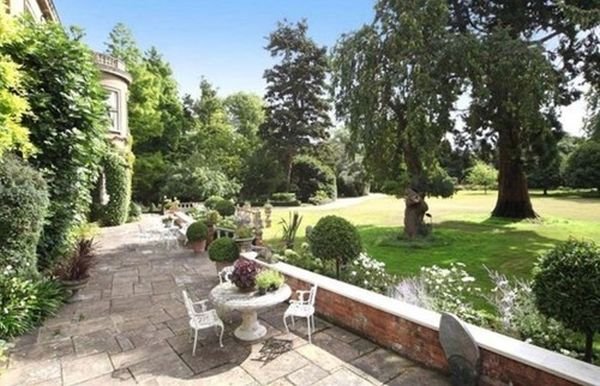 Pogledajte gde će živeti Džordž Kluni i Amal Alamudin: luksuzni enterijer sakriven u šumama Britanije