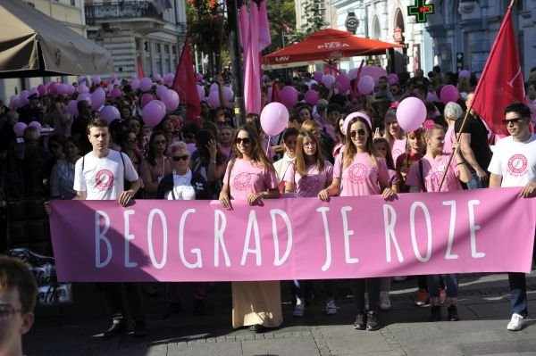 Tradicionalna šetnja Knez Mihailovom ulicom kao znak podrške u borbi protiv raka dojke
