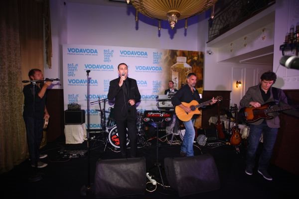 Pročitajte šta se sve dešavalo iza zatvorenih vrata na rođendanskoj proslavi magazina Story