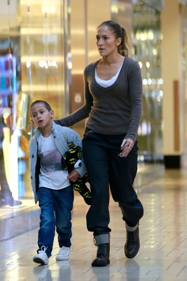 Obucite se kao Dženifer Lopez za sve prilike: 5 modnih kombinacija od jutra do mraka