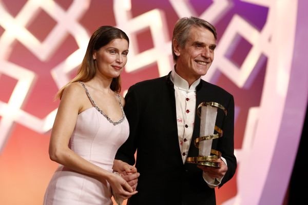 Najlepša ženska figura "peščani sat": pogledajte fatalnu Leticiju Kastu posle 20 godina karijere