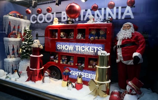 Praznična atmosfera stigla u metropole: pogledajte prelepe ukrašene trgove širom sveta (FOTO)