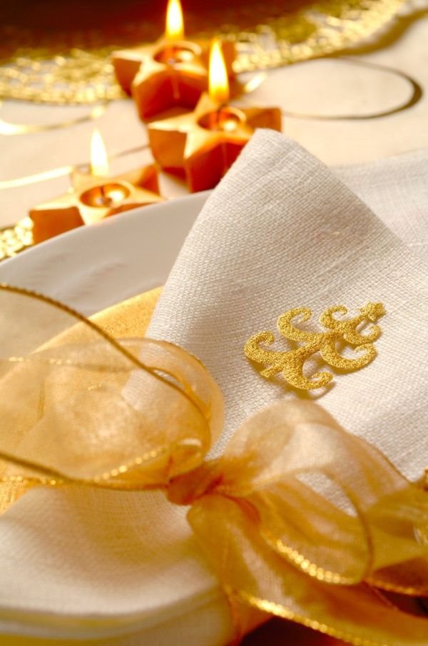 Hit dekor za novogodišnje praznike: ukrasi u bojama šampanjca