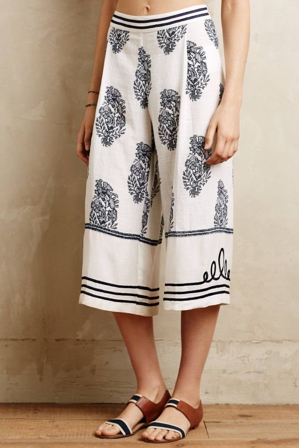 Model u trendu: hit pantalone za proleće 2015!