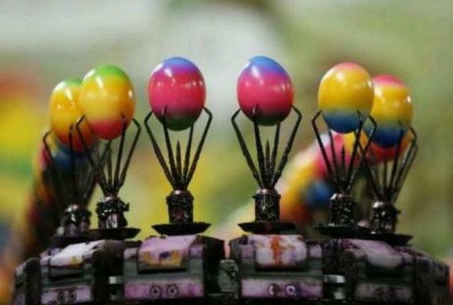 Pripreme za Uskrs: fabrika u Nemačkoj ofarba 100.000 jaja dnevno