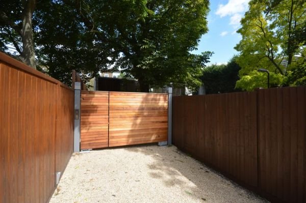 Neobični projekti: dvospratna kuća na izuzetno uskom placu u Londonu