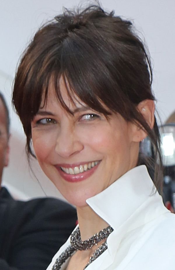 Modni trenutak: seksepil Sofi Marso (48) u beloj haljini oduzima dah