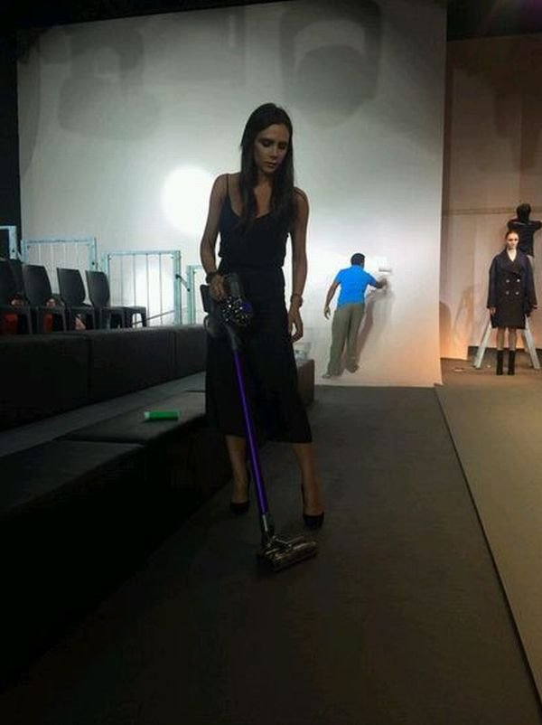 Kriza srednjih godina: Viktorija Bekam objavila najluđe slike na svom Tviteru (FOTO)