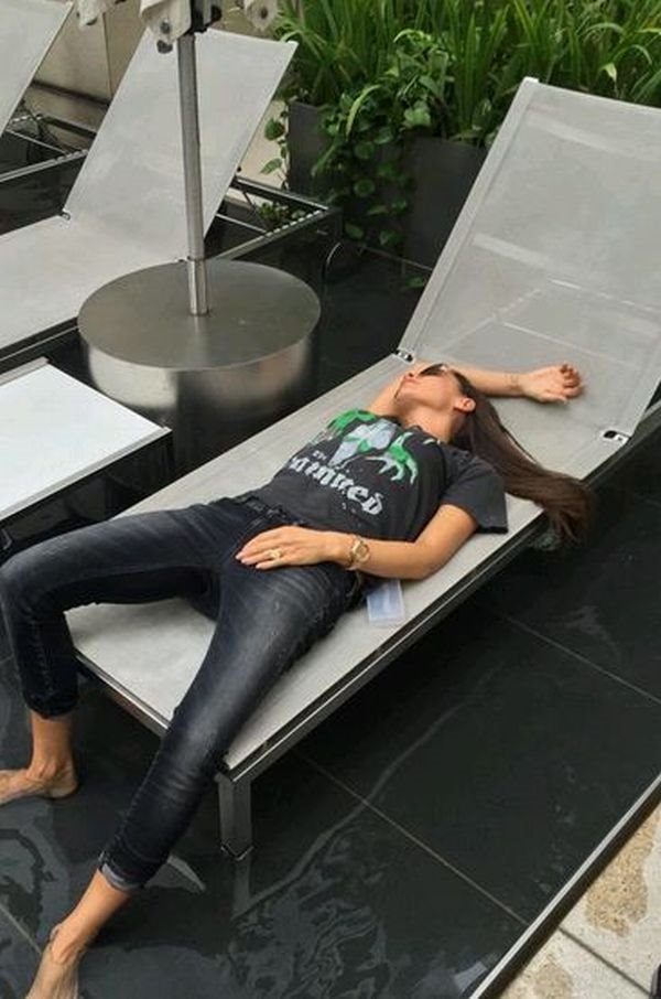 Kriza srednjih godina: Viktorija Bekam objavila najluđe slike na svom Tviteru (FOTO)