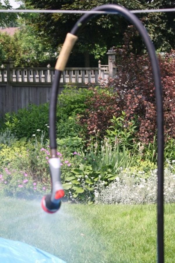 KAKO DA SAMI NAPRAVITE VODENI TOBOGAN: osveženje za decu u vašem dvorištu (FOTO)