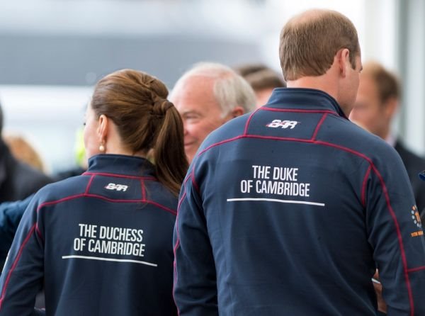 Neodoljivi kraljevski par kao blizanci: Kejt Midlton i princ Vilijam jednako obučeni (FOTO + VIDEO)