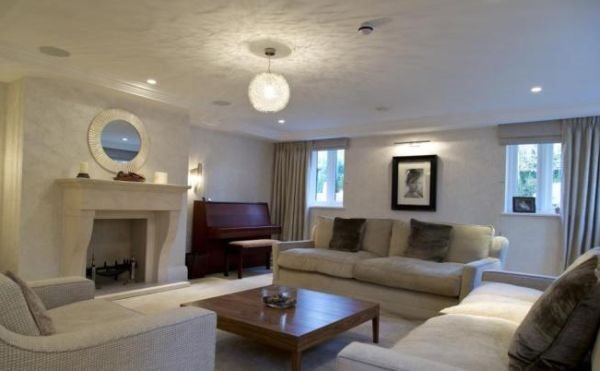 Raskošna engleska vila za kraljicu žena fudbalera: Ana Ivanović u novom domu? (FOTO)