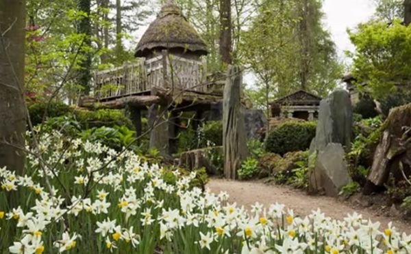 Princ Čarls oduševio celu Englesku: kućica na drvetu i igralište u bašti za unuka Džordža (FOTO)