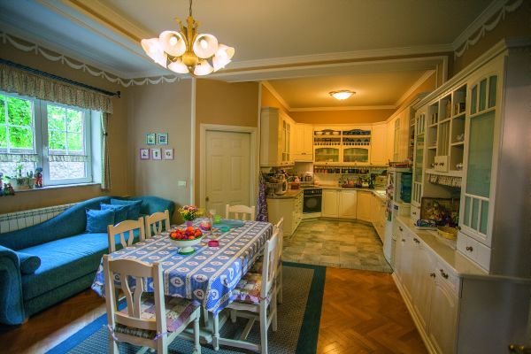 U domu Olje i Dragana Kojića Kebe:  U našoj kući ima svega, od "Kineza" do rozentala