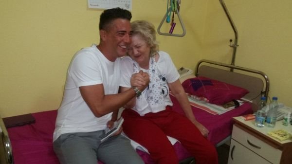 Dirljivi susret Željka Joksimovića i legendarne Jadranke Stojaković: muzičko obećanje koje će čekati ceo region! (FOTO)