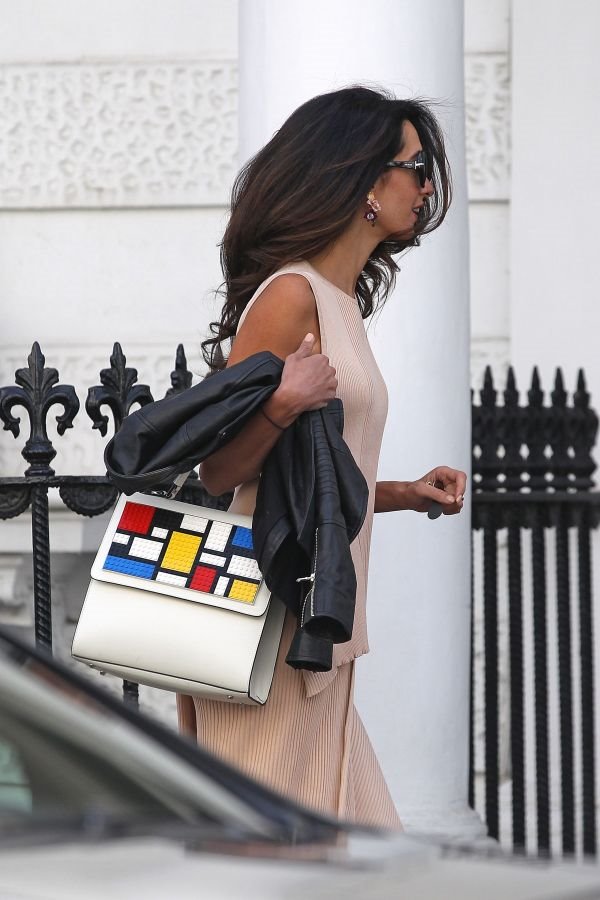 Modni trenutak: Amal Kluni u cipelama kakve još nismo videli na njoj!