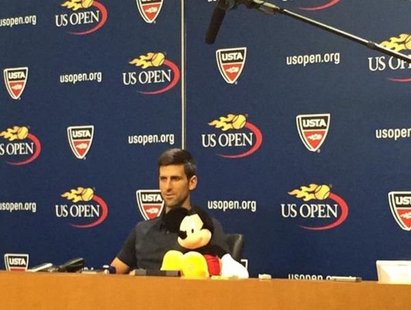 Ovako porodica Đoković uživa u Njujorku: Novak i Jelena u romantičnoj šetnji sa sinom Stefanom (FOTO+VIDEO)