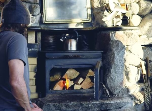 Idealna kuća za povratak prirodi: kako živeti u najmanjoj kolibi sa najlepšim pogledom na svetu (FOTO + VIDEO)