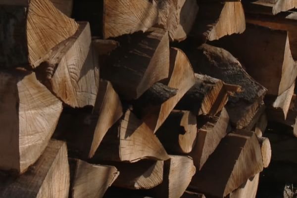 10 saveta za štednju pri grejanju: kako da efikasno iskoristite ogrevno drvo (FOTO + VIDEO)