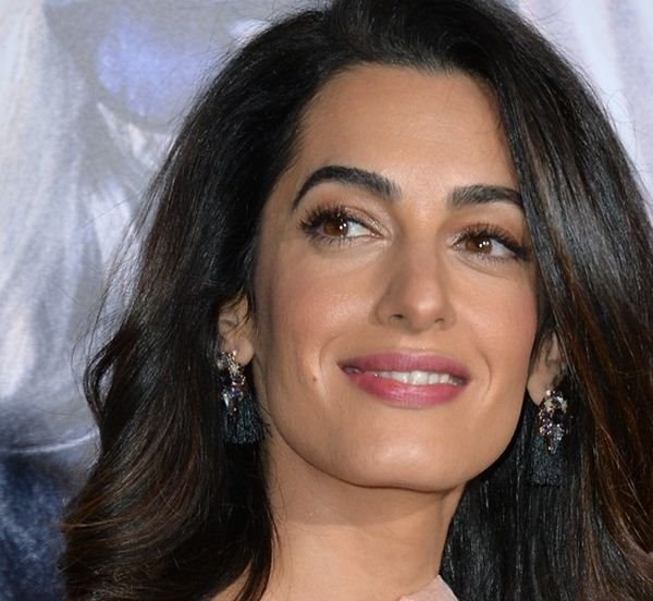 Najzad poljubac pred kamerama: Amal i Džordž Kluni ne skrivaju nežnosti! (FOTO+VIDEO)