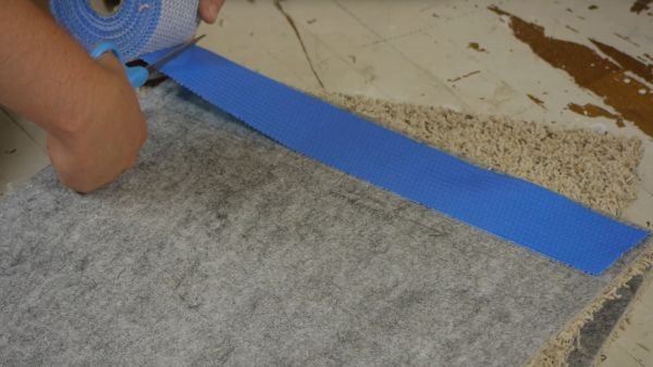 KAKO DA SPREČITE KLIZANJE TEPIHA PO PODU: najjednostavniji način da pričvrstite tepihe za parket ili laminat (FOTO)