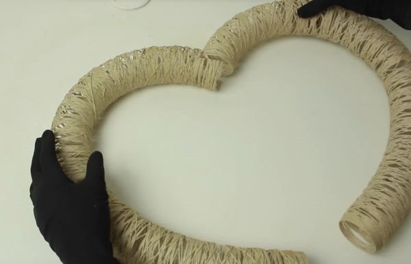 Uradi sam: jedinstveni svetleći venčić u obliku srca (FOTO + VIDEO)