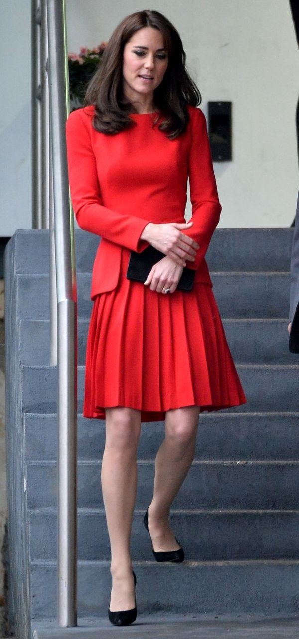 Modni trenutak: Kejt Midlton u najstarijoj haljini koju je ikad do sad nosila (FOTO + VIDEO)