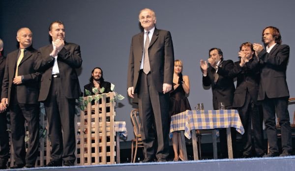 Bata Živojinović (82) otvoreno o svom braku: Moja žena Lula izvela je na pravi put i decu i mene