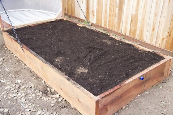 Uradi sam: kako napraviti mini plastenik idealan za baštu i terasu (FOTO)