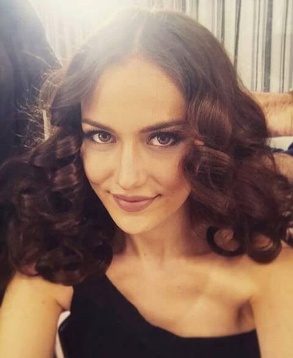 Da li je Burak Ozčivit spreman za venčanje: devojka Bali-bega Fahrije blista u venčanici (FOTO)