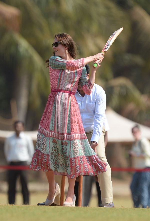 Modni pohod britanske princeze u Indiji i Butanu: 3 haljine Kejt Midlton koje su oduševile svet (FOTO)