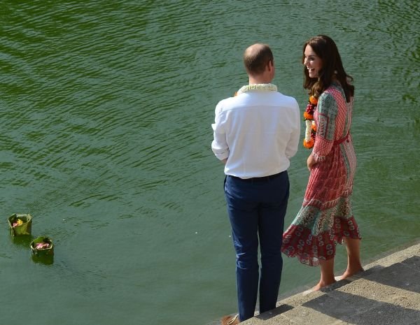 Modni pohod britanske princeze u Indiji i Butanu: 3 haljine Kejt Midlton koje su oduševile svet (FOTO)