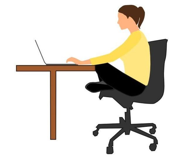 ZAŠTO VAS BOLE LEĐA I OTIČU NOGE: 2 loša i 4 dobra položaja za kičmu tokom dana