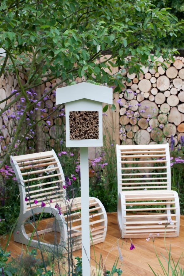 Ideja za uređenje unutrašnjeg dvorišta: baštenska soba sa lejama u bojama duge (FOTO GALERIJA)