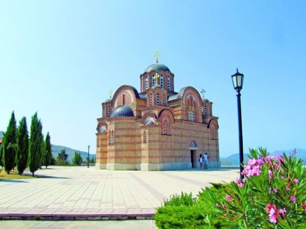 Grad sunca, kamena, vina i platana