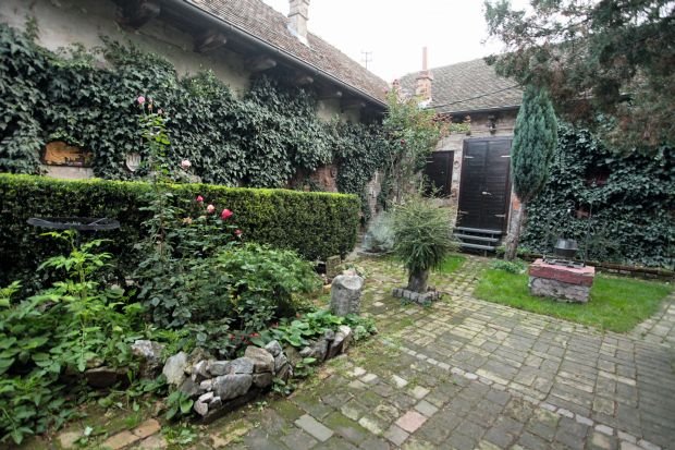 Drugoplasirana bašta konkursa za najlepšu baštu Srbije 2015: vrt sa dahom prošlosti porodice Stanković u Sremskoj Mitrovici