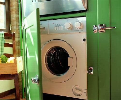 Redizajniranje starog nameštaja: kuhinjski kredenac u novom izdanju