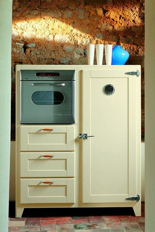 Redizajniranje starog nameštaja: kuhinjski kredenac u novom izdanju