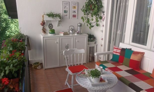 Letnji raj naše čitateljke koji je osvojio 3000 lajkova: 4 prelepa rešenja za terasu (FOTO)