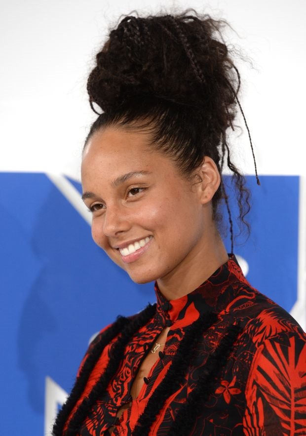 Neviđeni šok za MTV: popularna pevačica unela pometnju među slavne ličnosti na crvenom tepihu