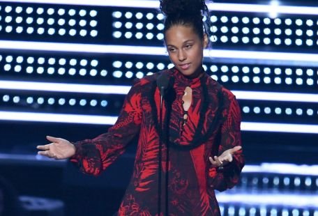 Neviđeni šok za MTV: popularna pevačica unela pometnju među slavne ličnosti na crvenom tepihu