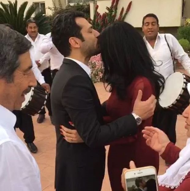 Kako je šarmantan Demir iz serije "Asi" raznežio celu Tursku: glumac Murat Jildirim zaprosio prelepu mis Maroka (FOTO)